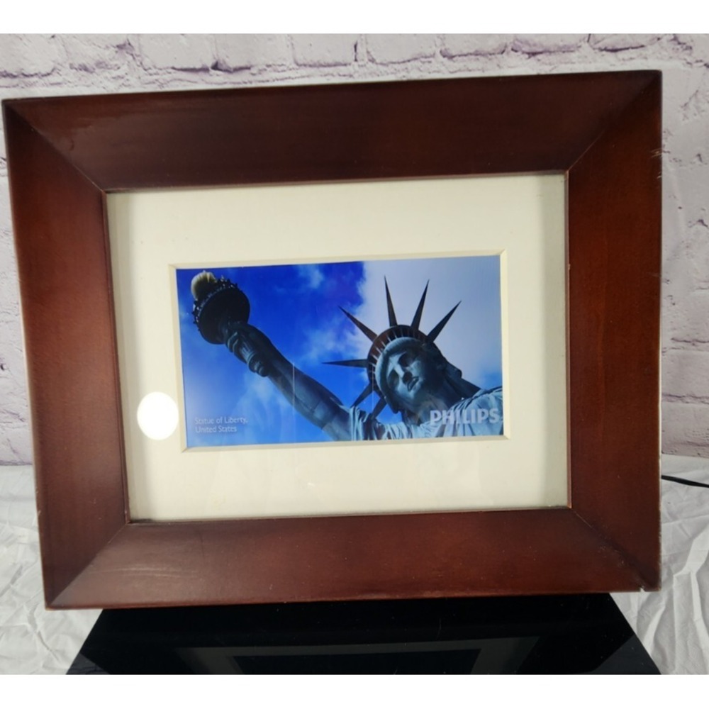 Phillips Digital Photo Frame 7 Inch Mahogany LED Electronic